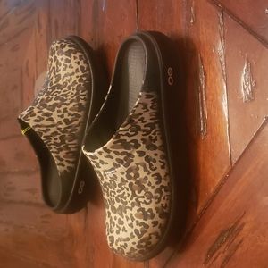 Women's Oocloog limited Edition Clog-Leopard